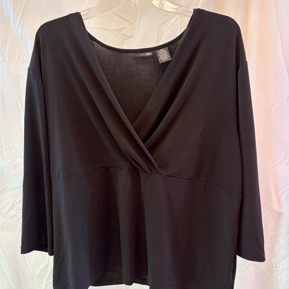 East 5th black empire V-neck 3/4 sleeve stretch top size 3XL